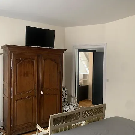 Apartment 15, Beautiful 3 Bedrooms *
