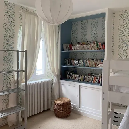 Apartment 15, Beautiful 3 Bedrooms *