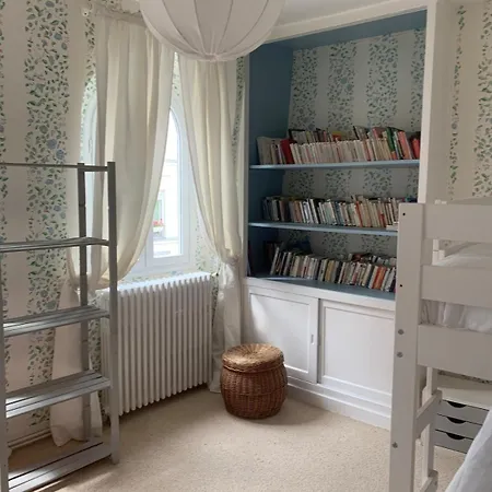 Apartment 15, Beautiful 3 Bedrooms *